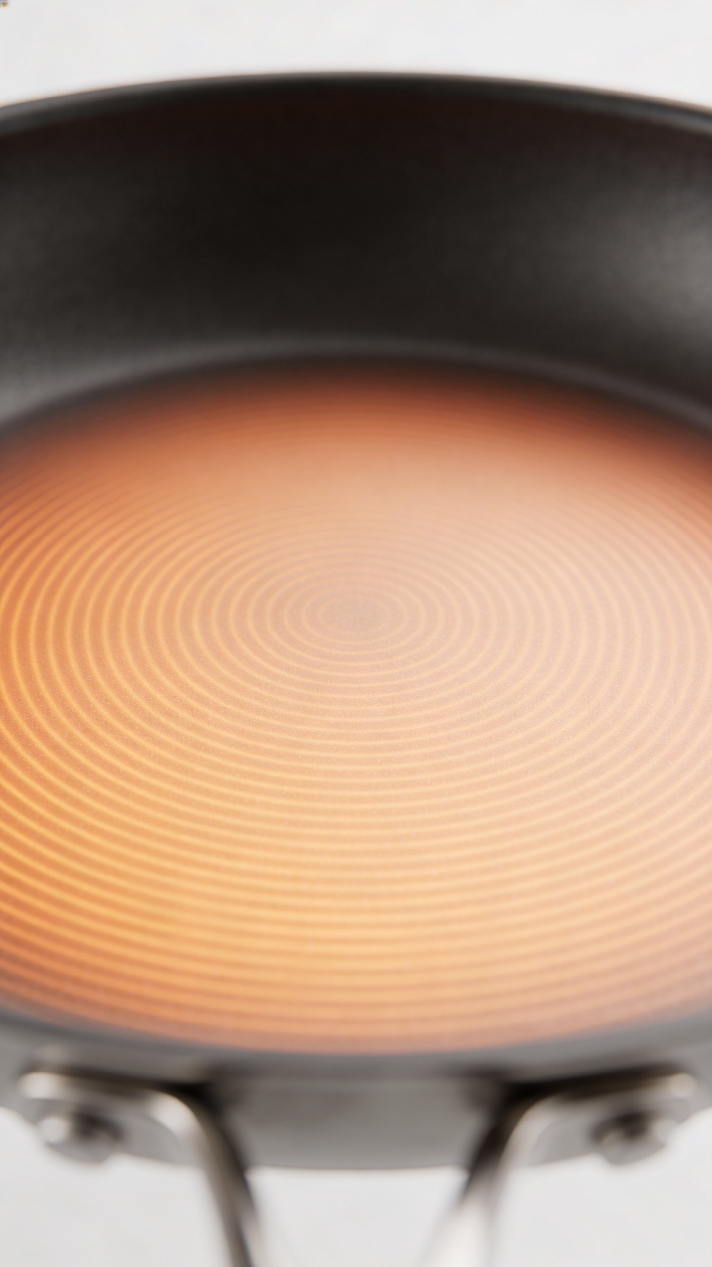 Greenpan Vs Greenlife: Which Nonstick Wins 4 closeup of pan surface showing even heat distribution in Greenpan/Gcknowledged?