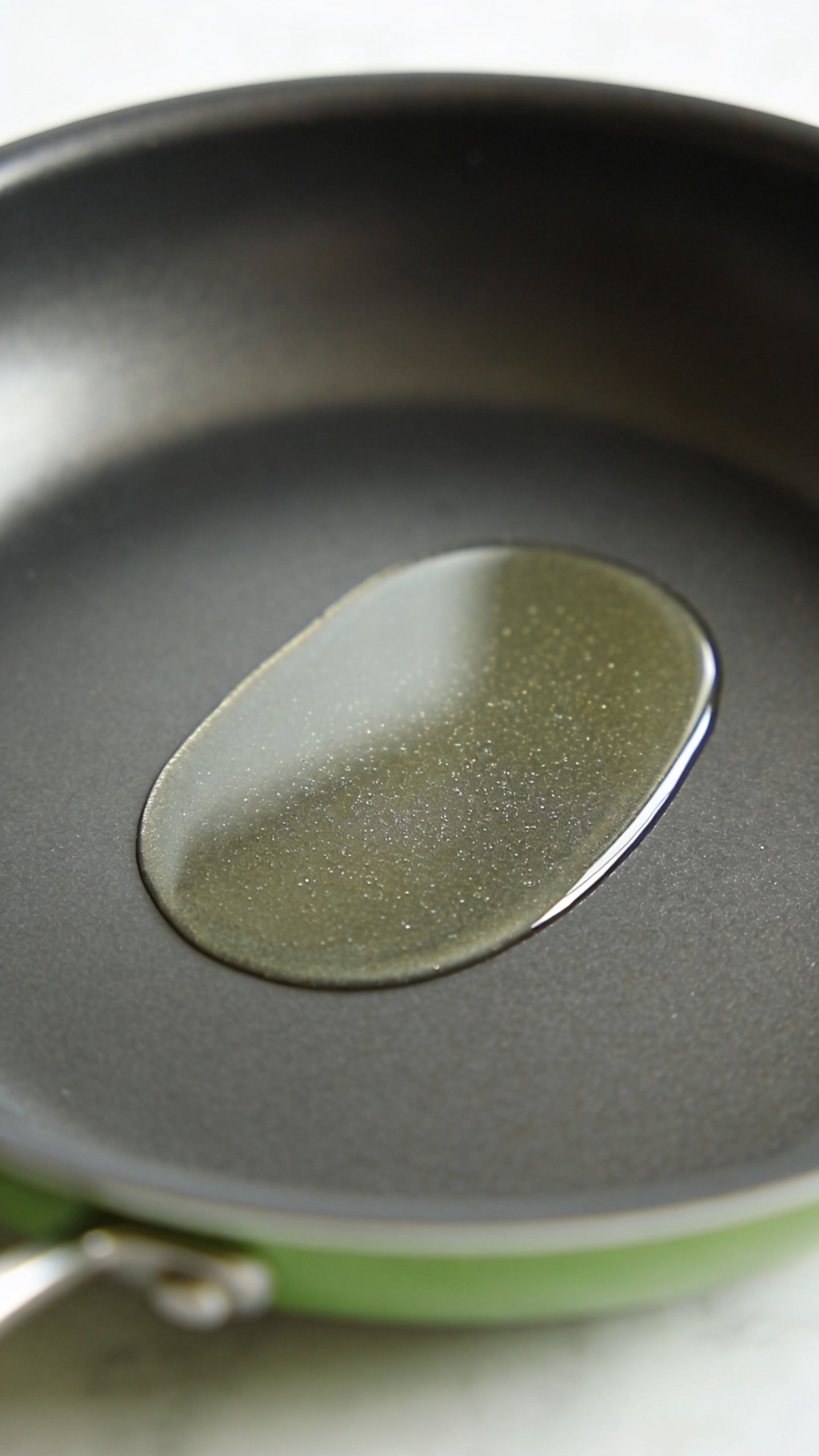 Greenpan Vs Greenlife: Which Cookware Lasts Longer 3 Closeup of GreenLife ceramic-infused coating swatch on pan interior