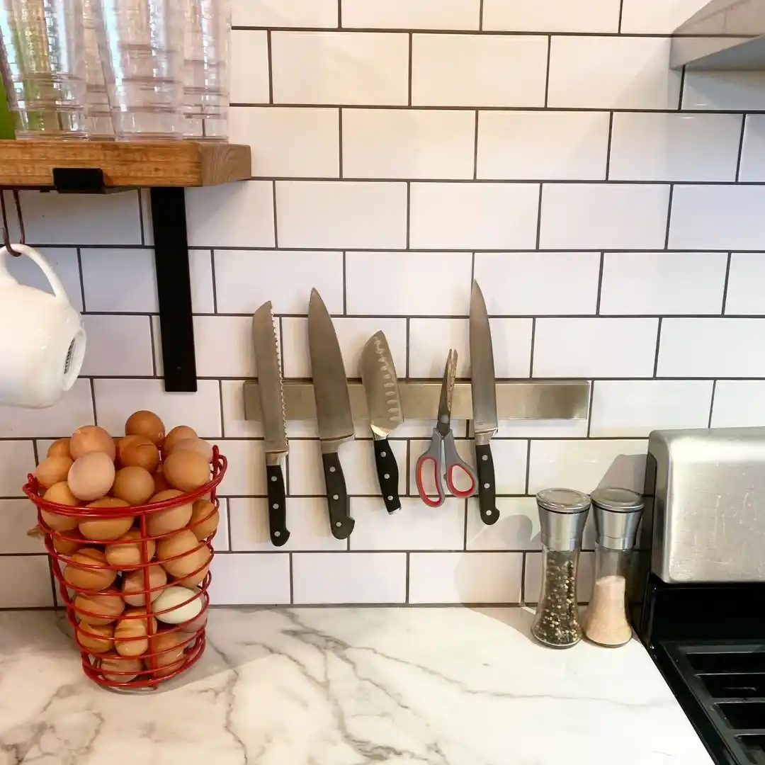 11 Rental-Friendly Kitchen Hacks For Apartments 2 magnetic knif strip