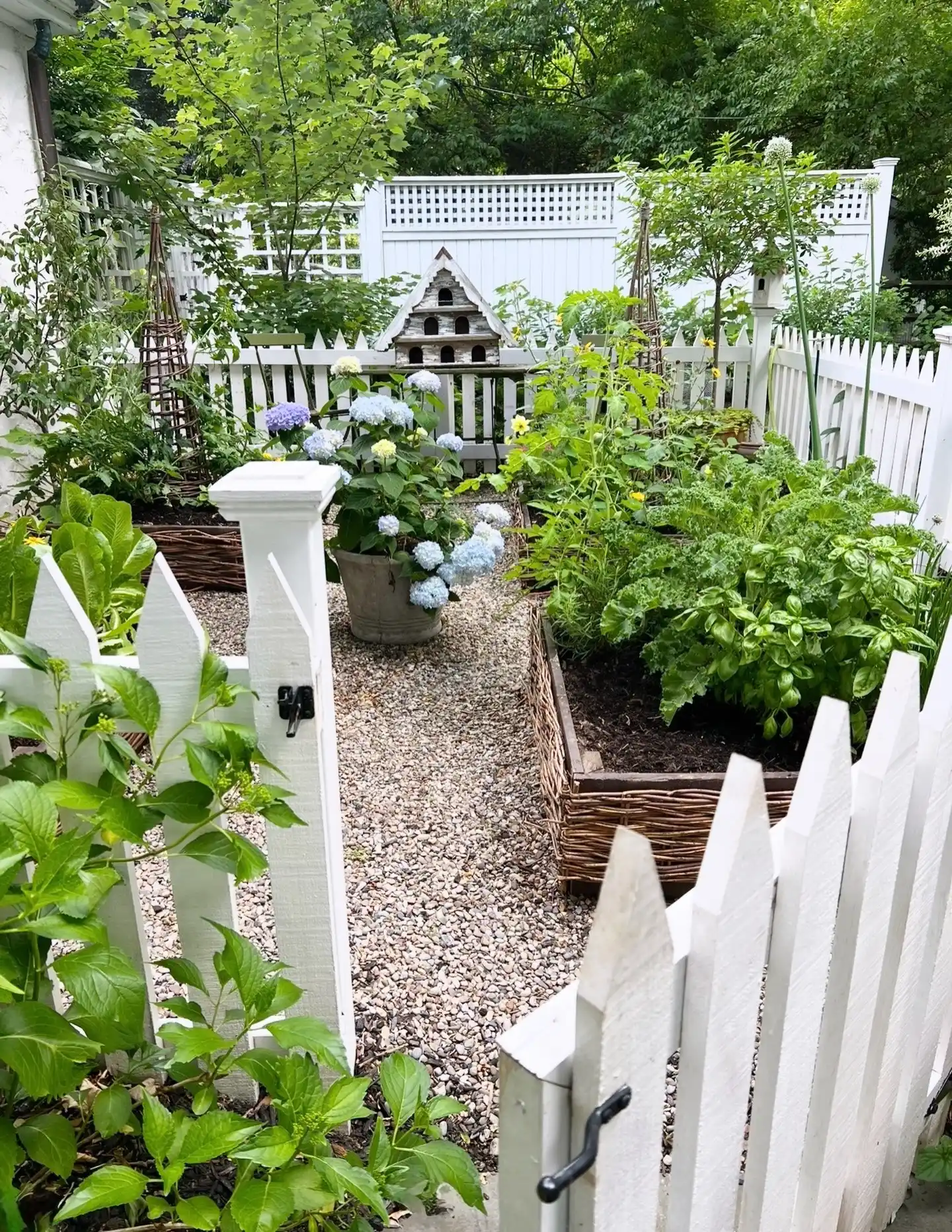 Creative Backyard Inspiration: 13 DIY Herb Garden Projects for Beginners 8 raised bed planter