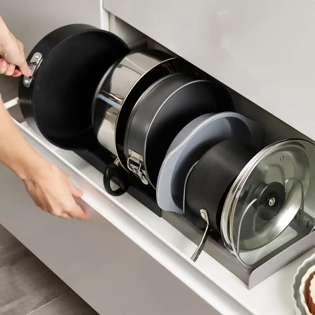 Senior-Friendly Kitchen Storage: 12 Smart Ideas 5 vertical wire devider