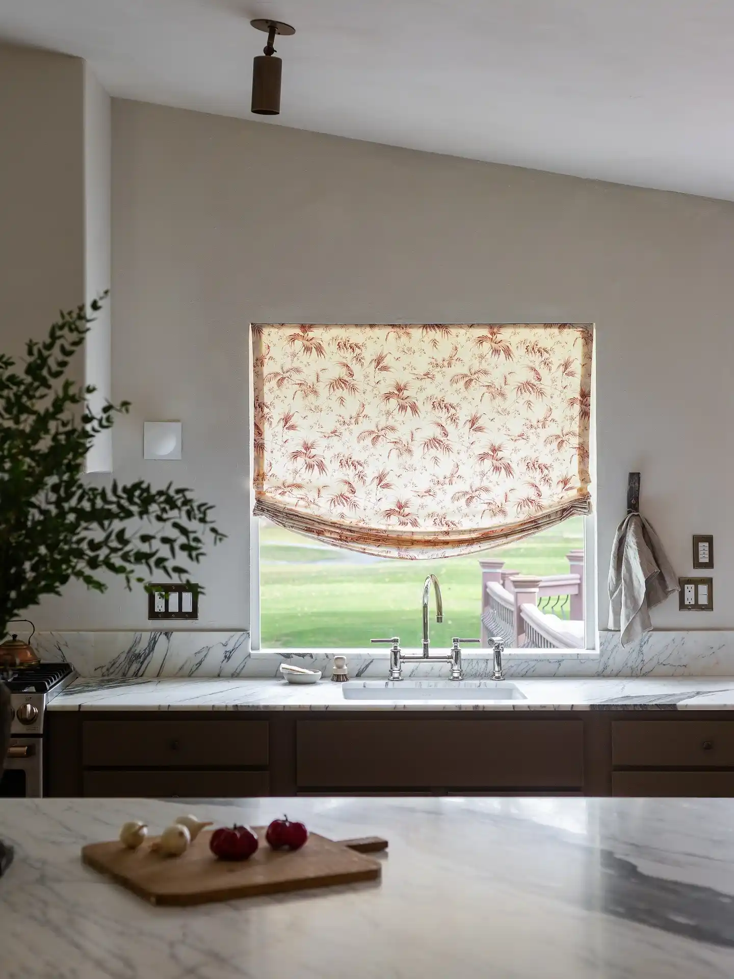 How to Add Color to All-White Kitchen Grandma core 2 Nostalgic Textiles and Linens