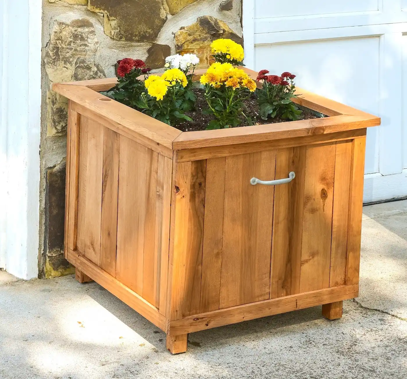 Transform Your Kitchen 15 Stunning Wall Herb Garden Ideas 8 Pallet Wood Planter
