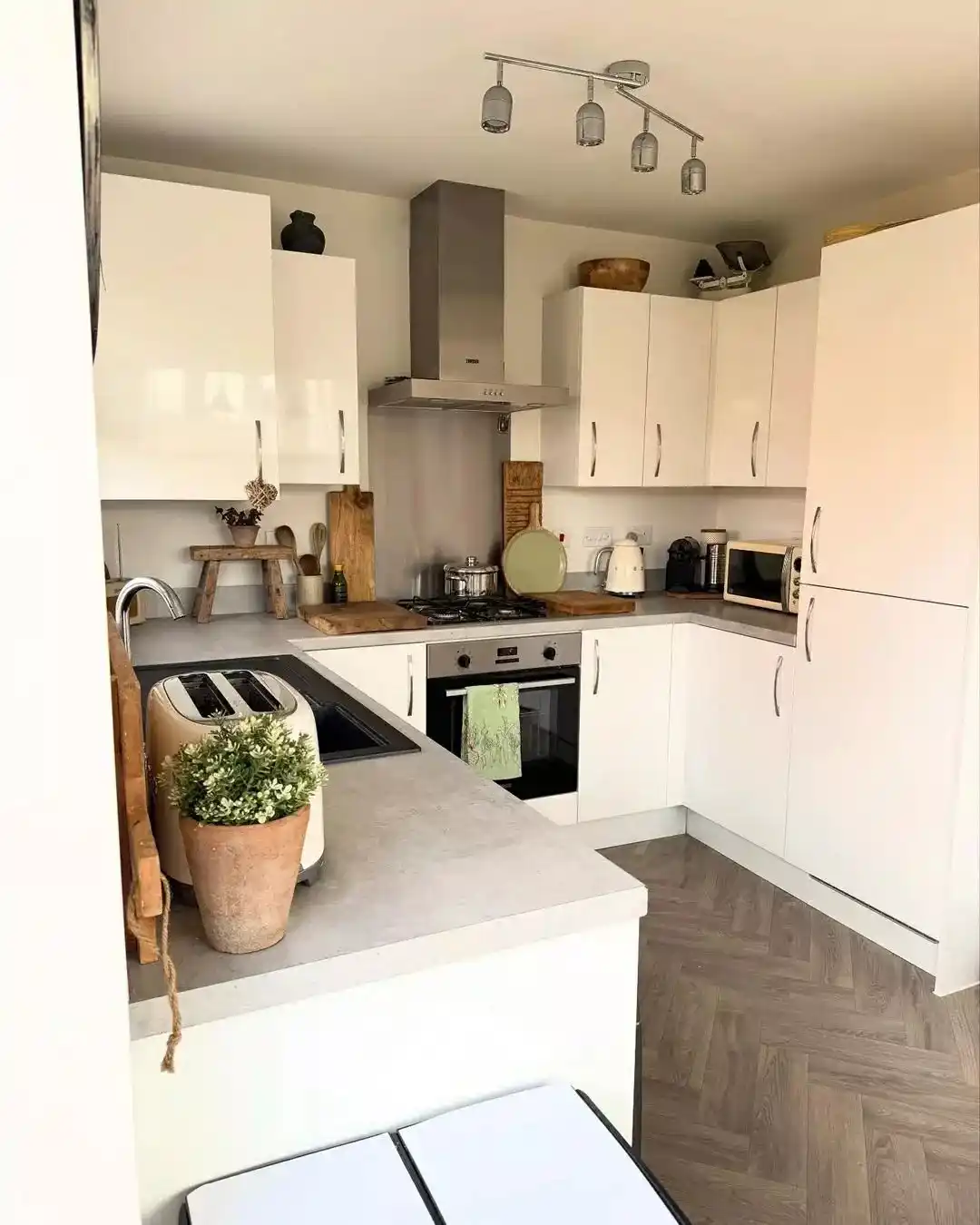 How to Add Color to All-White Kitchen Grandma core 5 Reclaimed Wood Accents