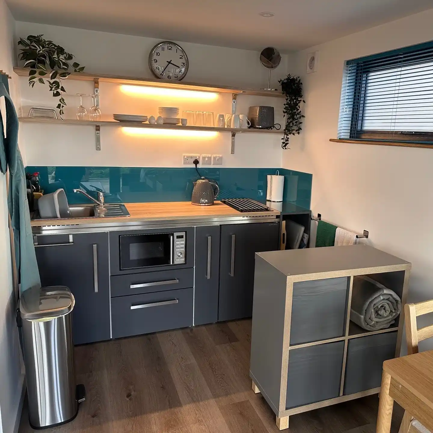 13 College Dorm Kitchen Organization Tips: Small Space Survival 2 drom room kitchen setup