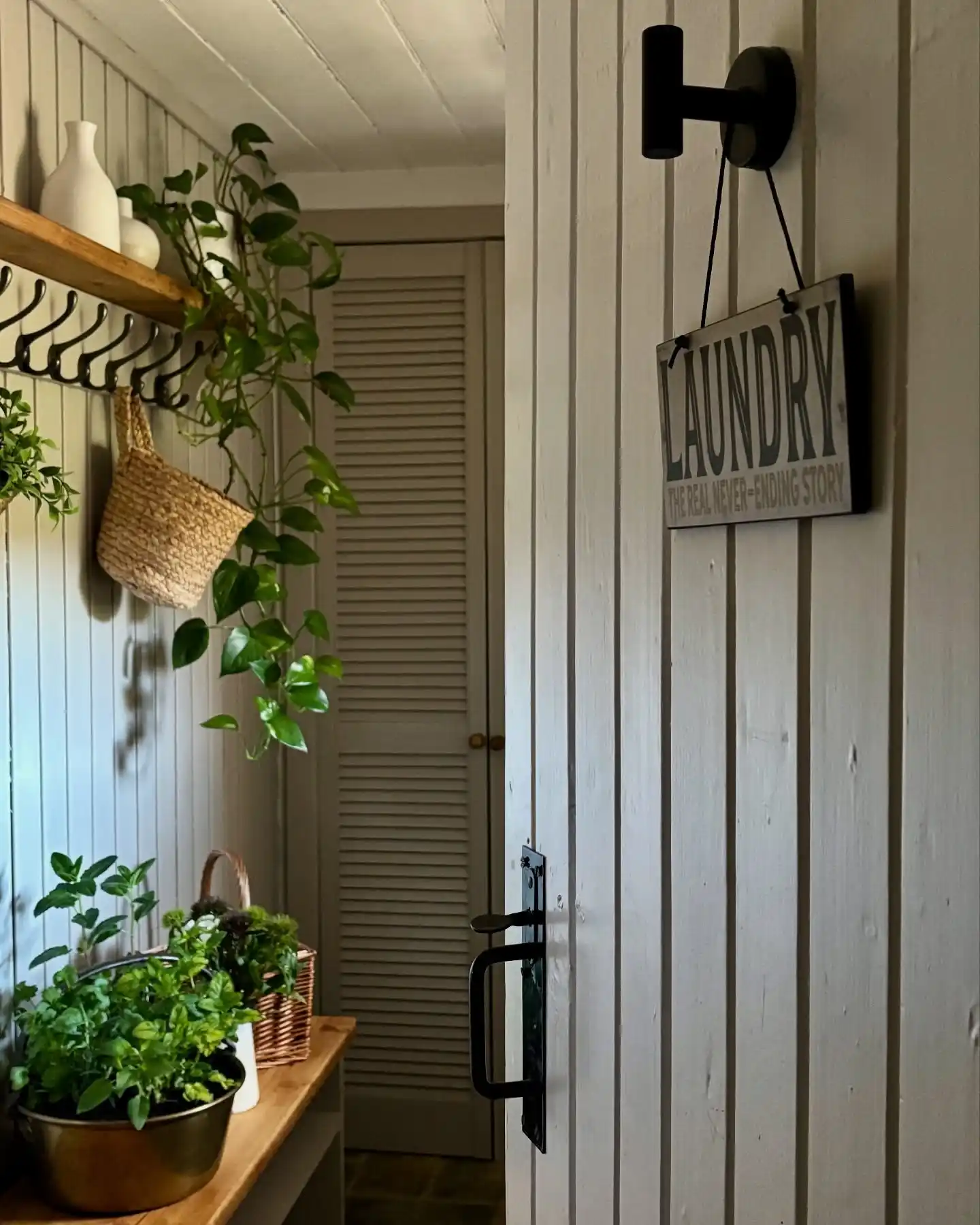 14 Indoor Herb Garden Ideas That Double as Decor 9 farm house garden ideas