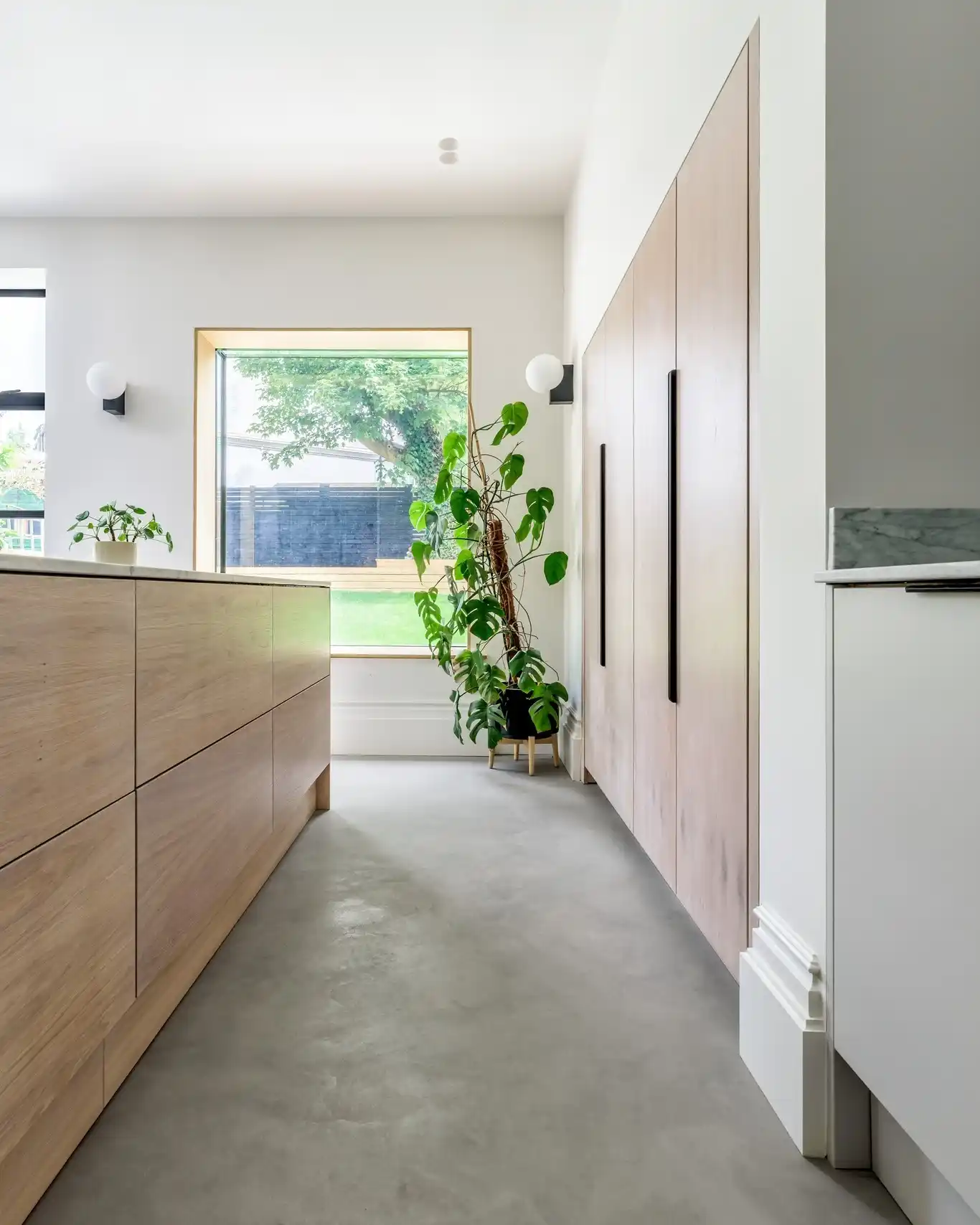 12 Sleek Ideas For Minimalist Kitchen Organization For Men 3 flate pannel kitchen door
