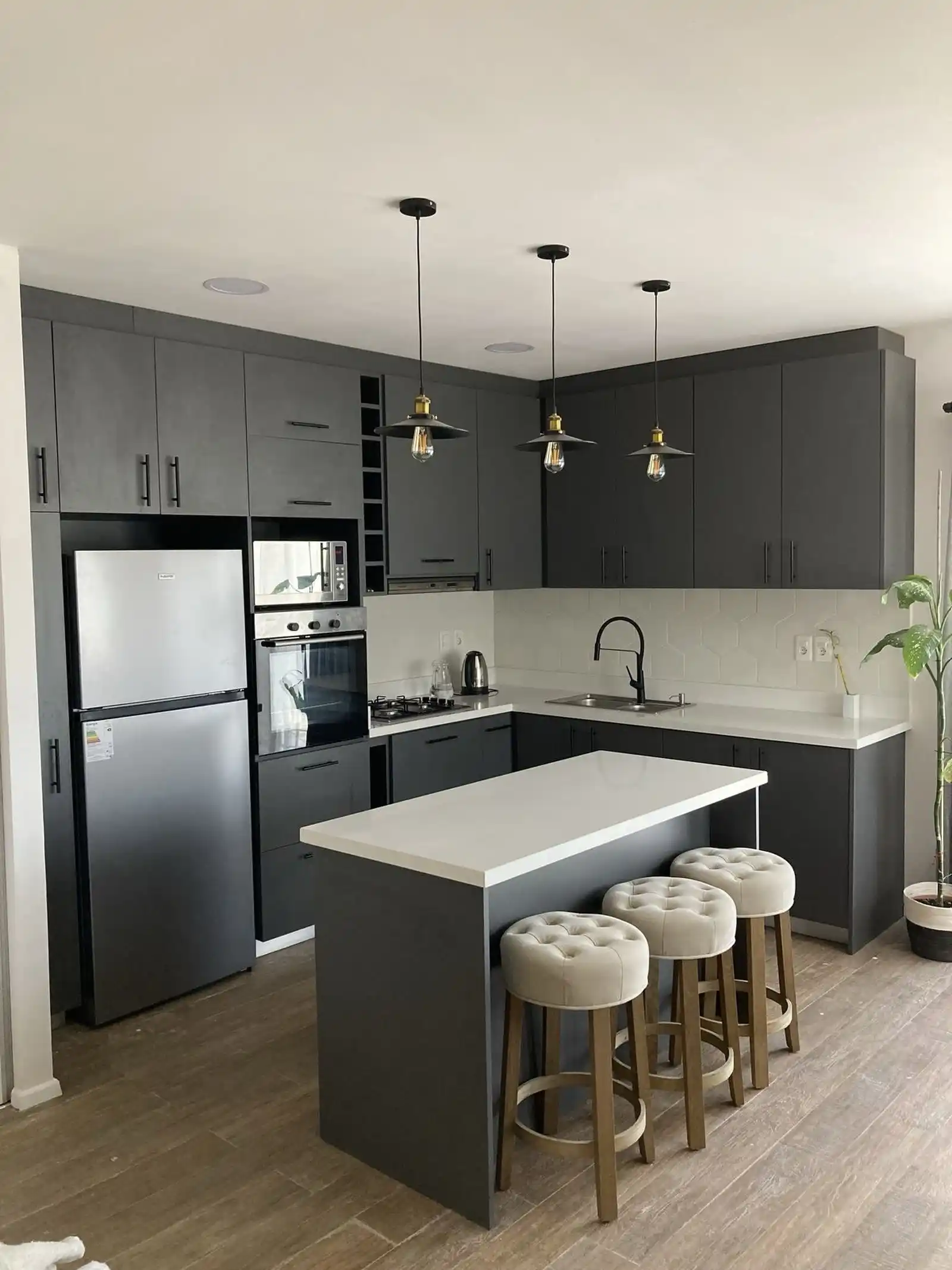 15 Pro Home Baker Kitchen Tips for a Clutter-Free Space 9 minimalistic kitchen