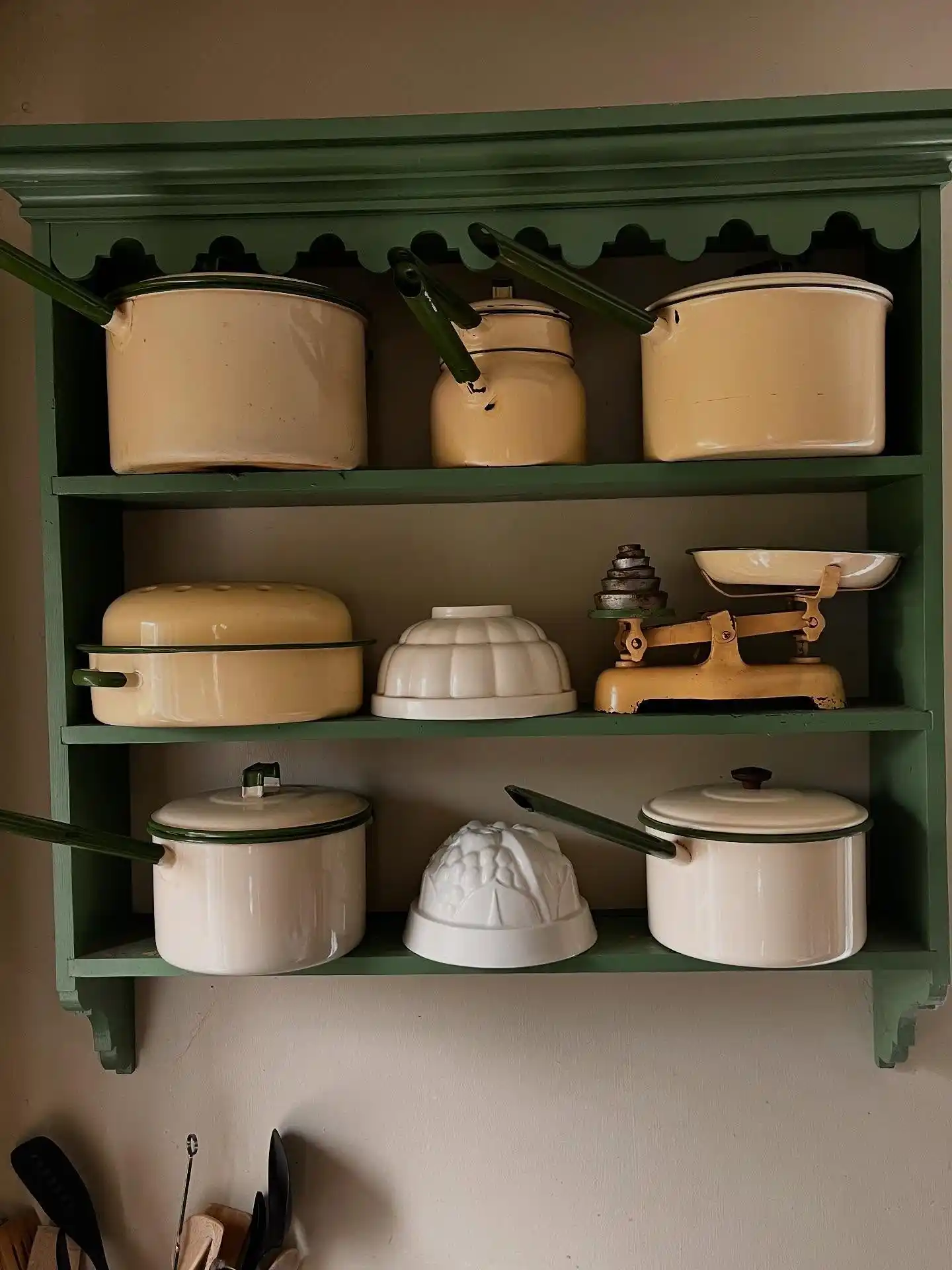Cute & Cozy Small Apartment Grandmacore Kitchen Decor 2 nostaligc kitchen