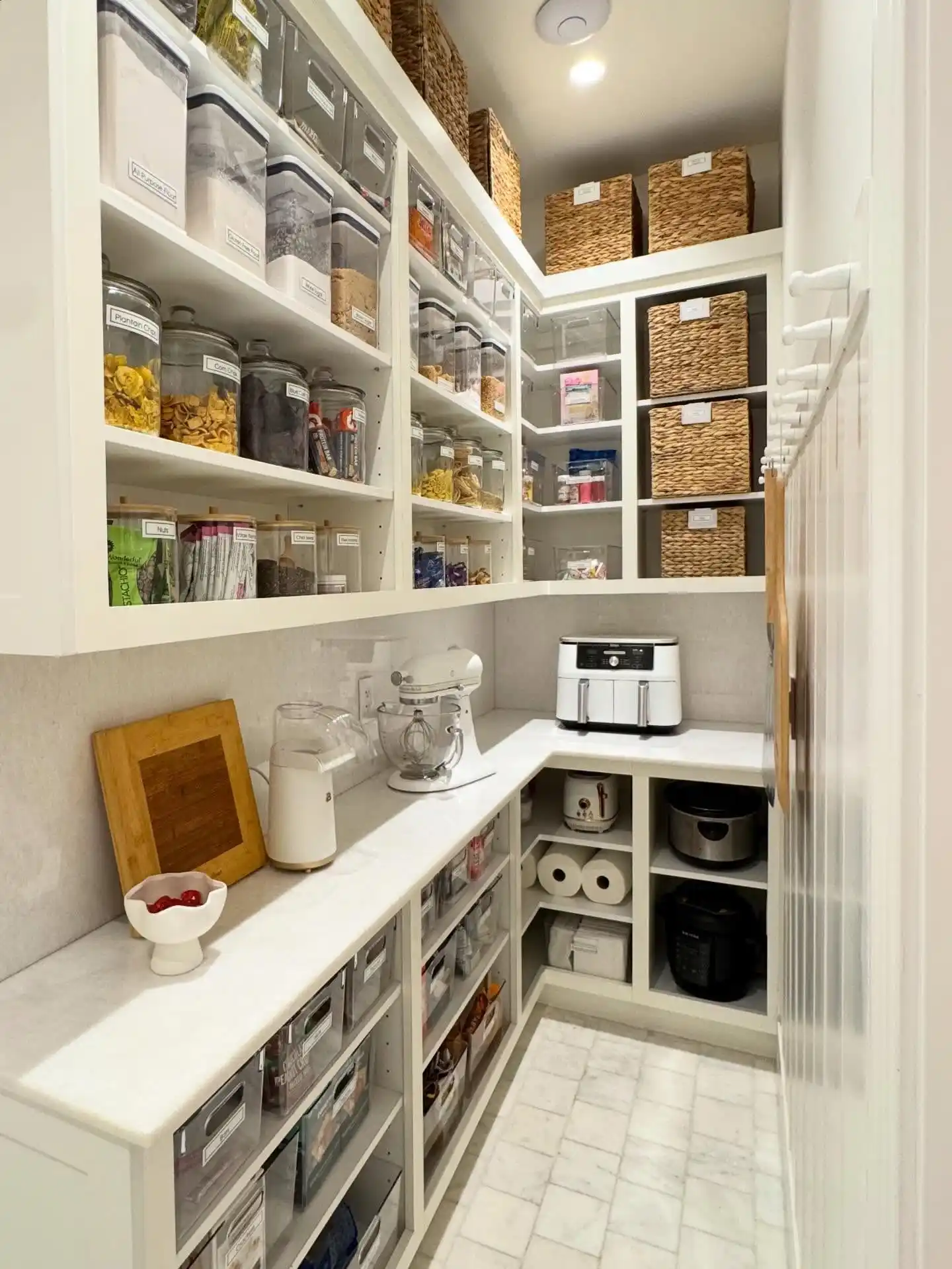 12 Sleek Ideas For Minimalist Kitchen Organization For Men 12 pantry organization