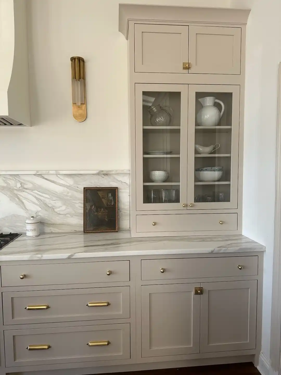 Pros and Cons of Open Shelving vs Closed Cabinets Organization 3 traditional closed cabonet