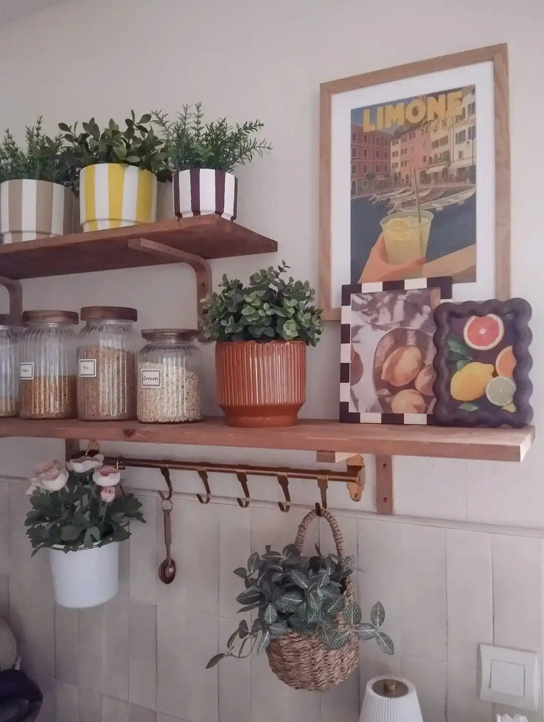 Transform Your Kitchen 15 Stunning Wall Herb Garden Ideas 16 vintage kithcen
